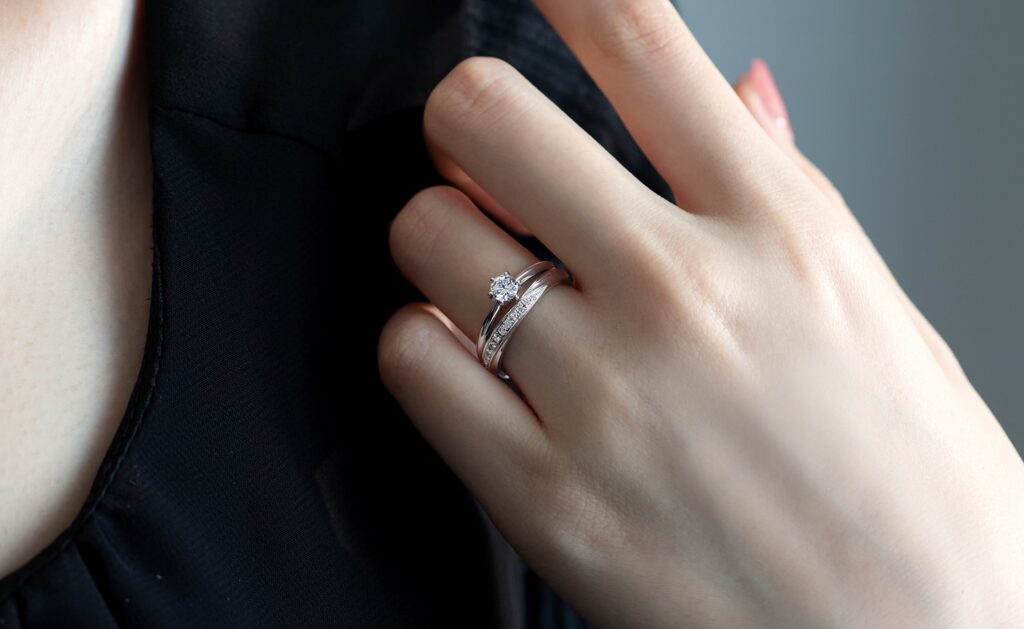 婚約指輪 リッジ(E221-02-01220-D)結婚指輪 ラヴィ エングレーブ(M22A-02-01202B-13)